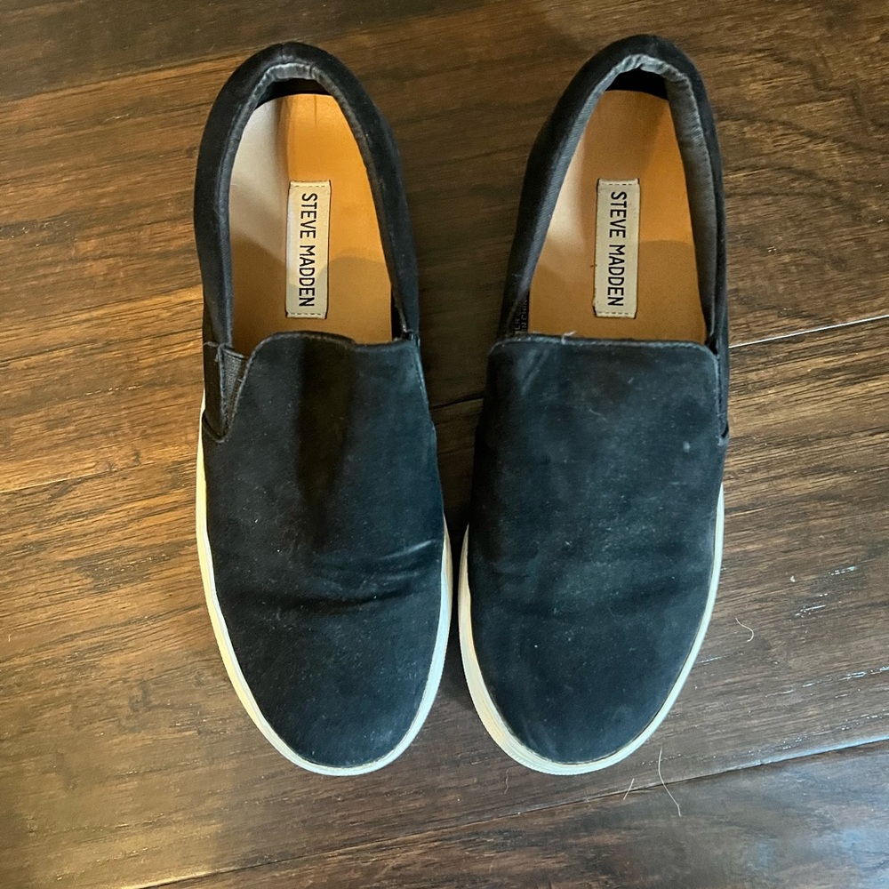 Black velvet Steve Madden slip ons